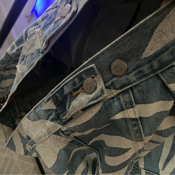 SOLD CLOT x LEVI'S sz M Year of Tiger Print Denim Jacket Blue Jeans Frog Closure - Picture 10 of 13